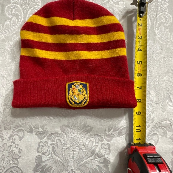 Harry Potter Gryffindor Cuffed Beanie Knit Hat And Scarf Combo Set - Picture 9 of 11